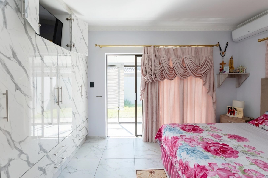 4 Bedroom Property for Sale in Country Club Western Cape